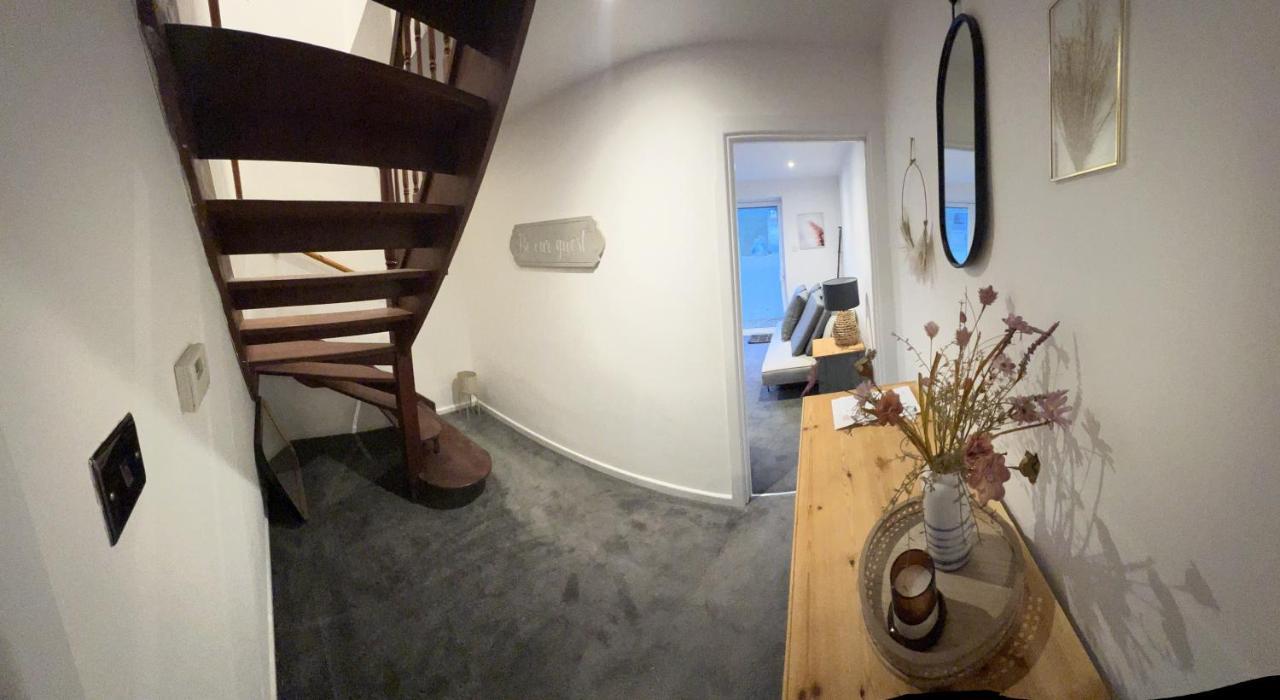 House Sleeps 8. 2Bedrooms & Sofa Beds In Sitting Room บาธ ภายนอก รูปภาพ
